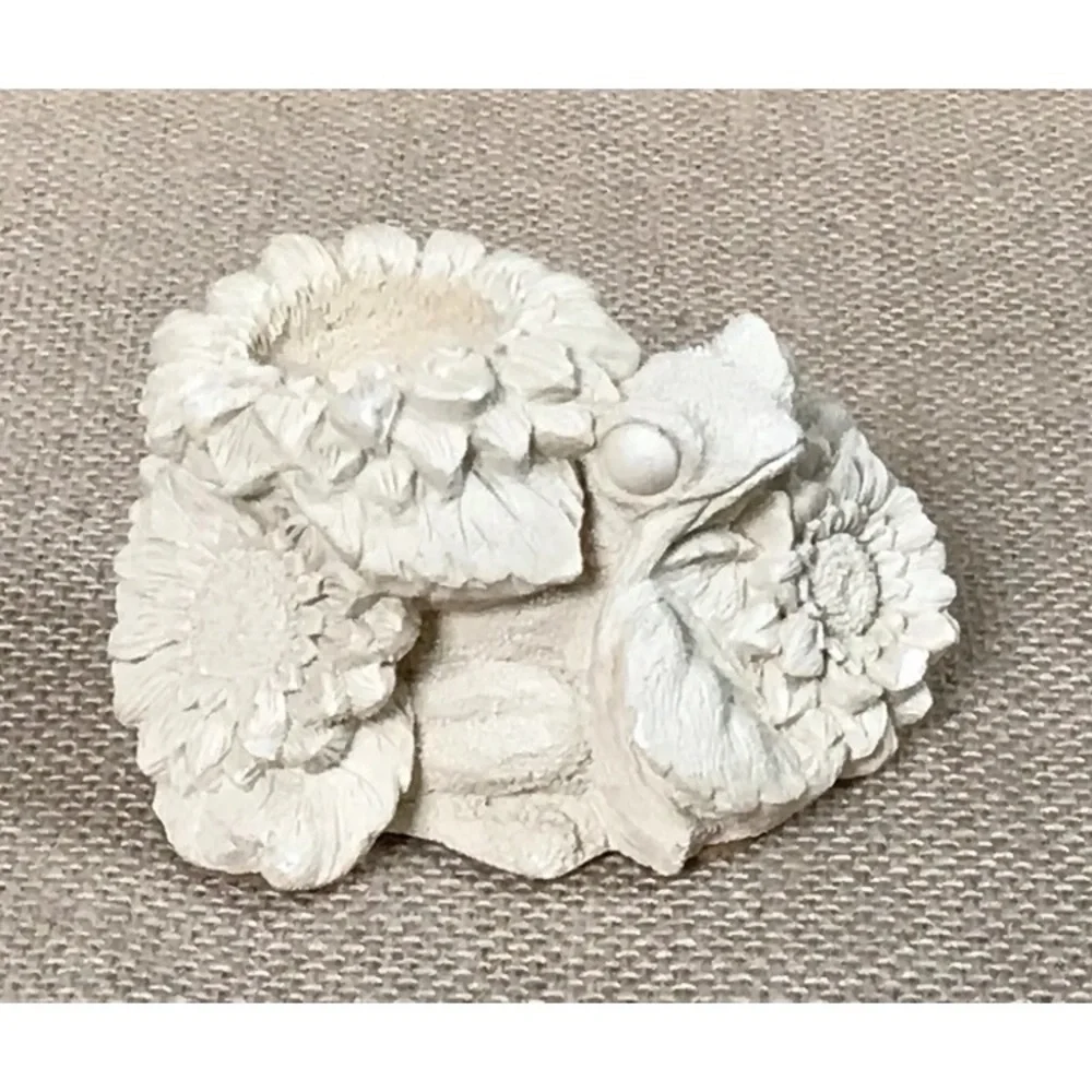 Vintage Stone Critters Cream Tree Frog Taper Candle Holder Goblin Gremlin Core